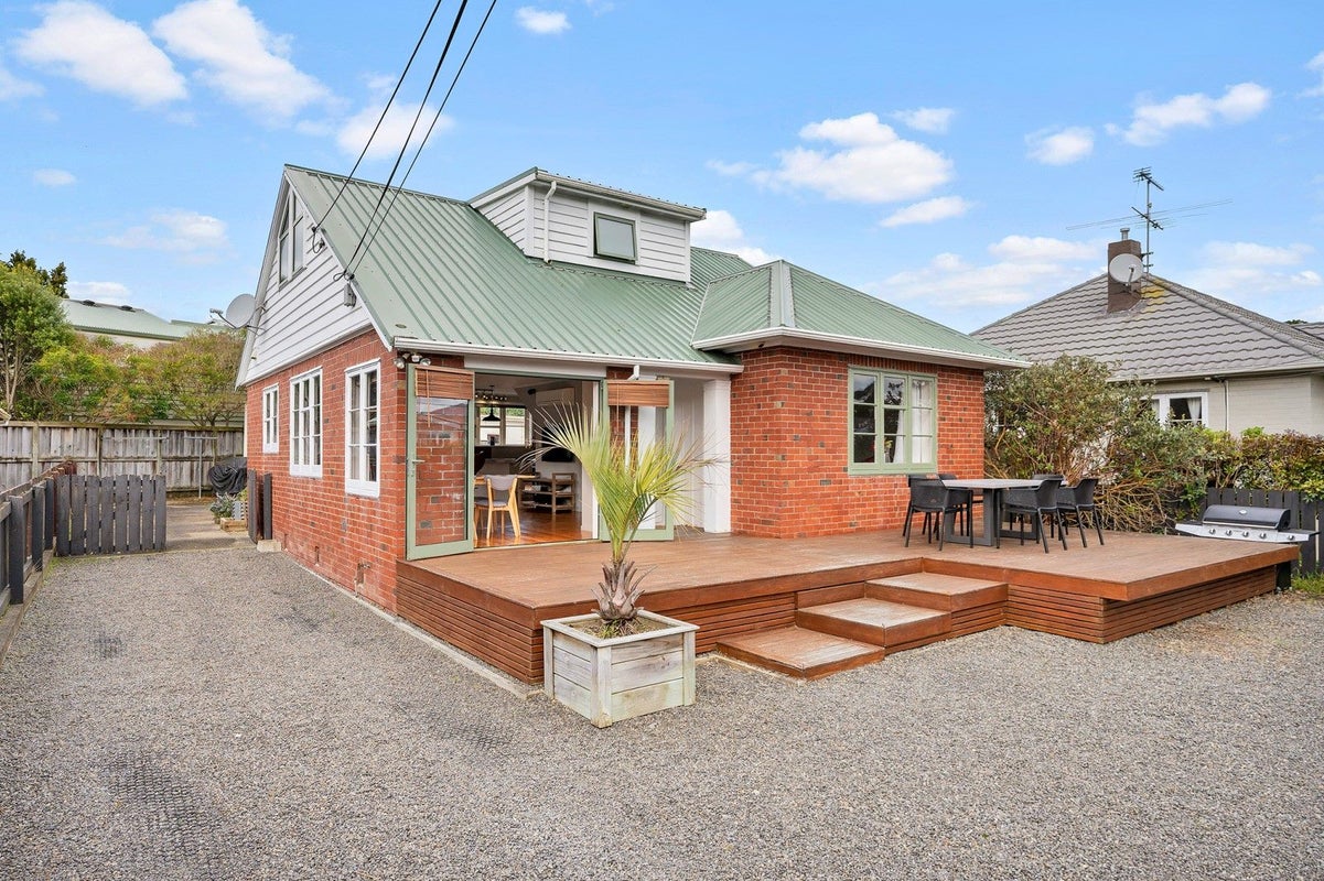 5 Okura Grove, Boulcott, Lower Hutt - Carousel 2
