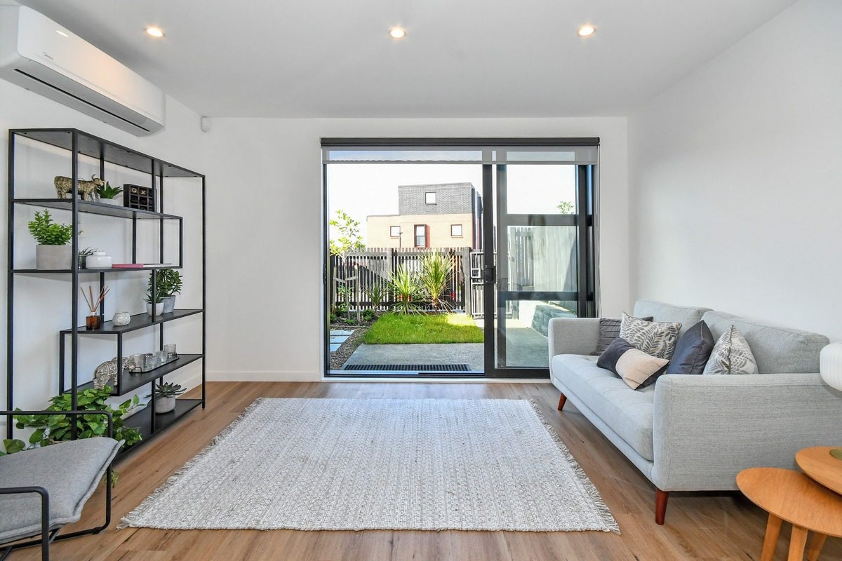 9B Playfair Road, Mount Roskill, Auckland - Carousel 1
