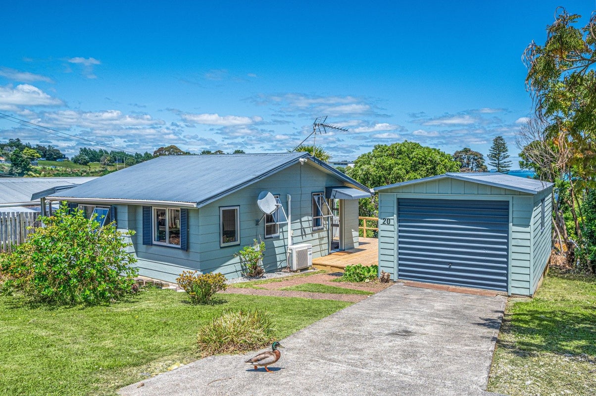 20 Nelson Avenue, Surfdale, Waiheke Island - Carousel 1