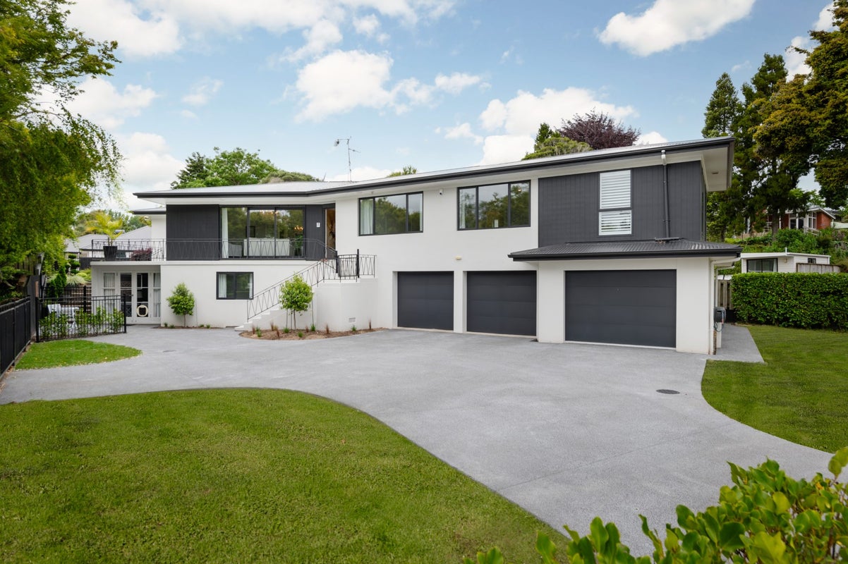 1044 River Road, Queenwood, Hamilton - Carousel 2