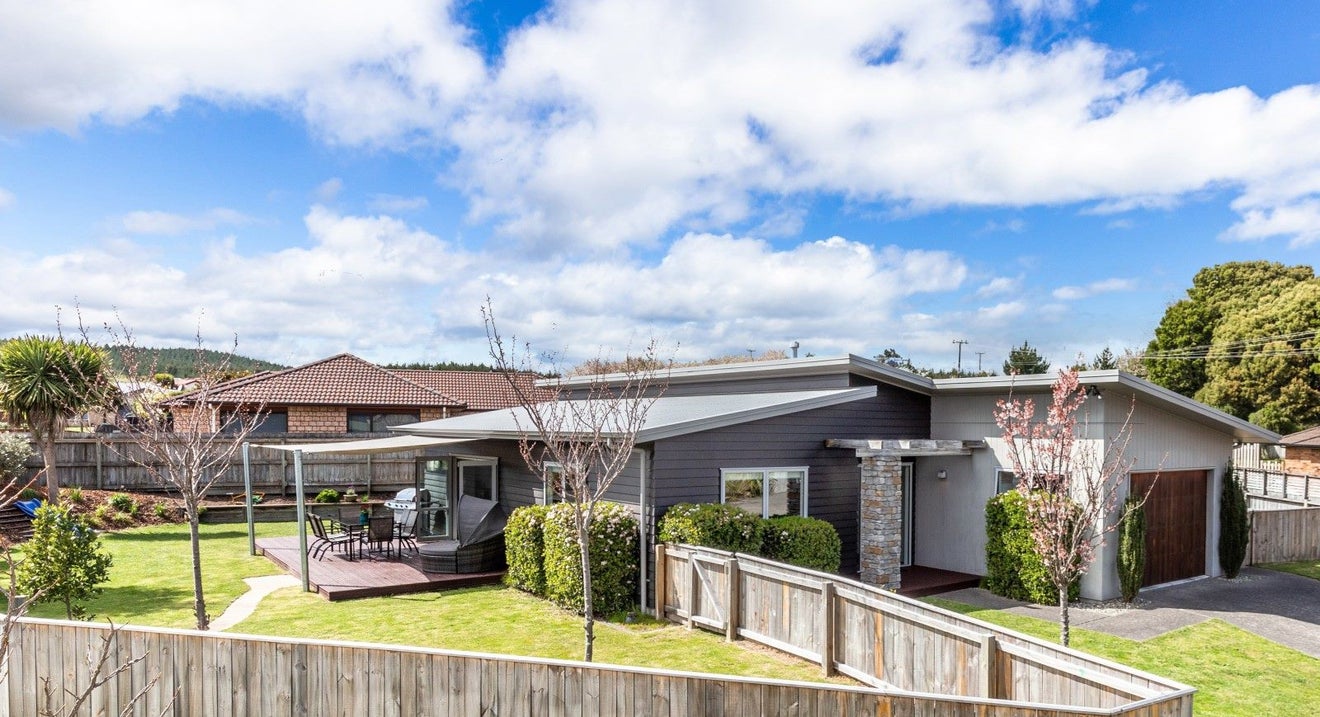 25 Brompton Close, Richmond Heights, Taupo - Carousel 1