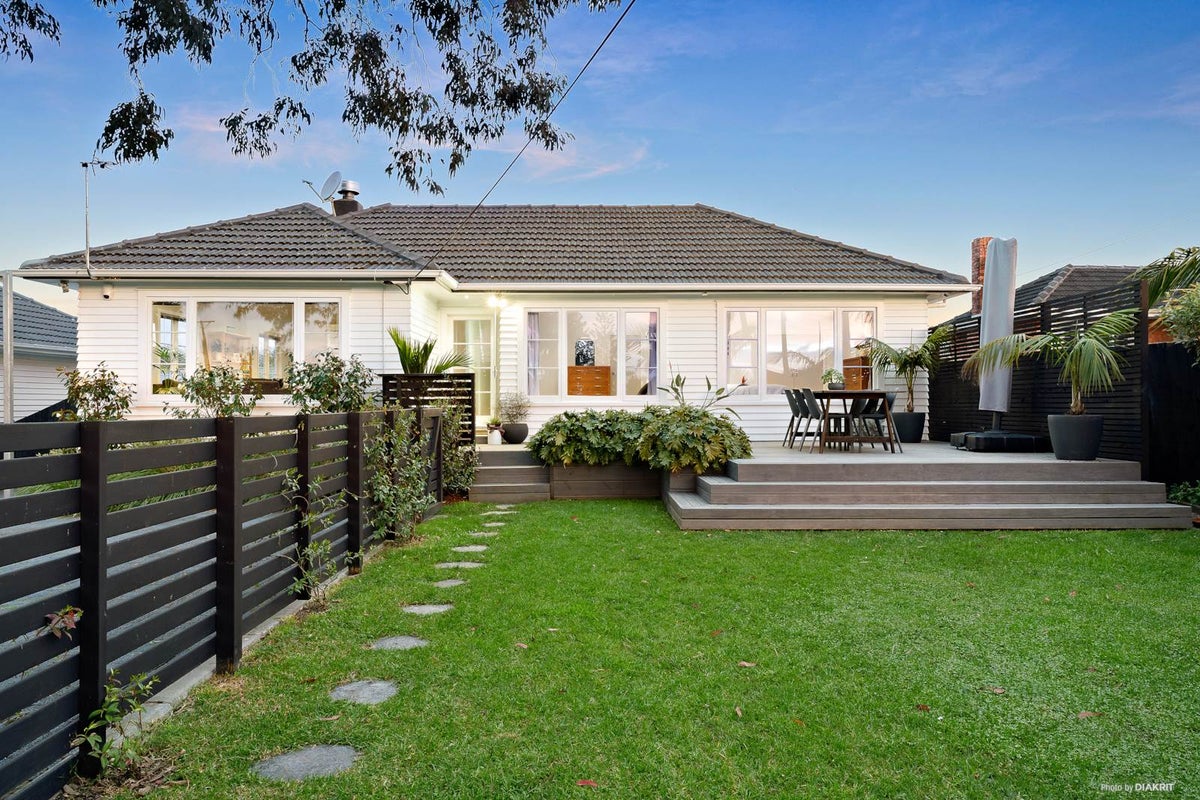 42 MATIPO RD, Te Atatu Peninsula, Auckland - Carousel 1