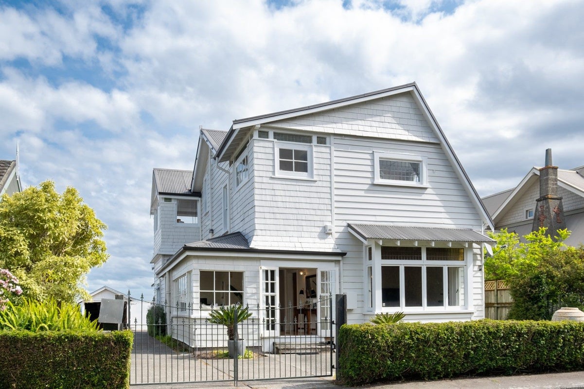 12 Lighthouse Road, Bluff Hill, Napier - Carousel 1