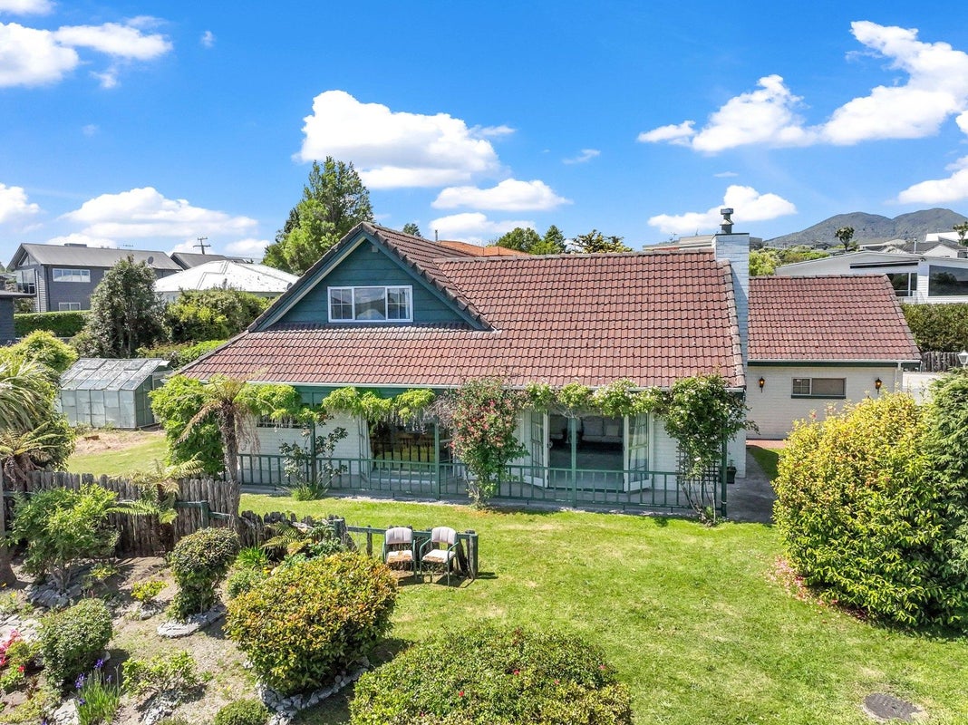 1/10 Te Hepera Street, Waipahihi, Taupo - Carousel 1