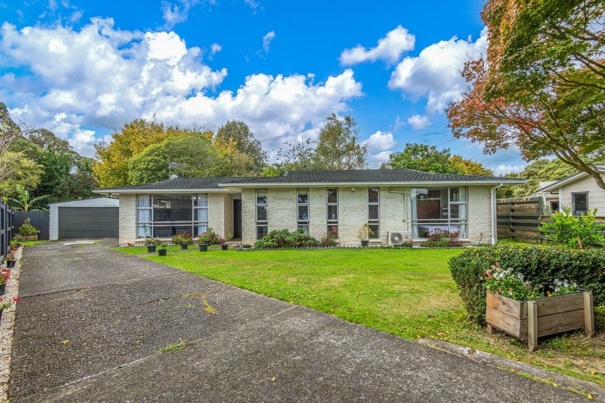 9 Spilman Place, Awapuni, Palmerston North - Carousel 1