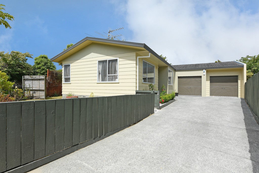 28 Memphis Grove, Totara Park, Upper Hutt - Carousel 2