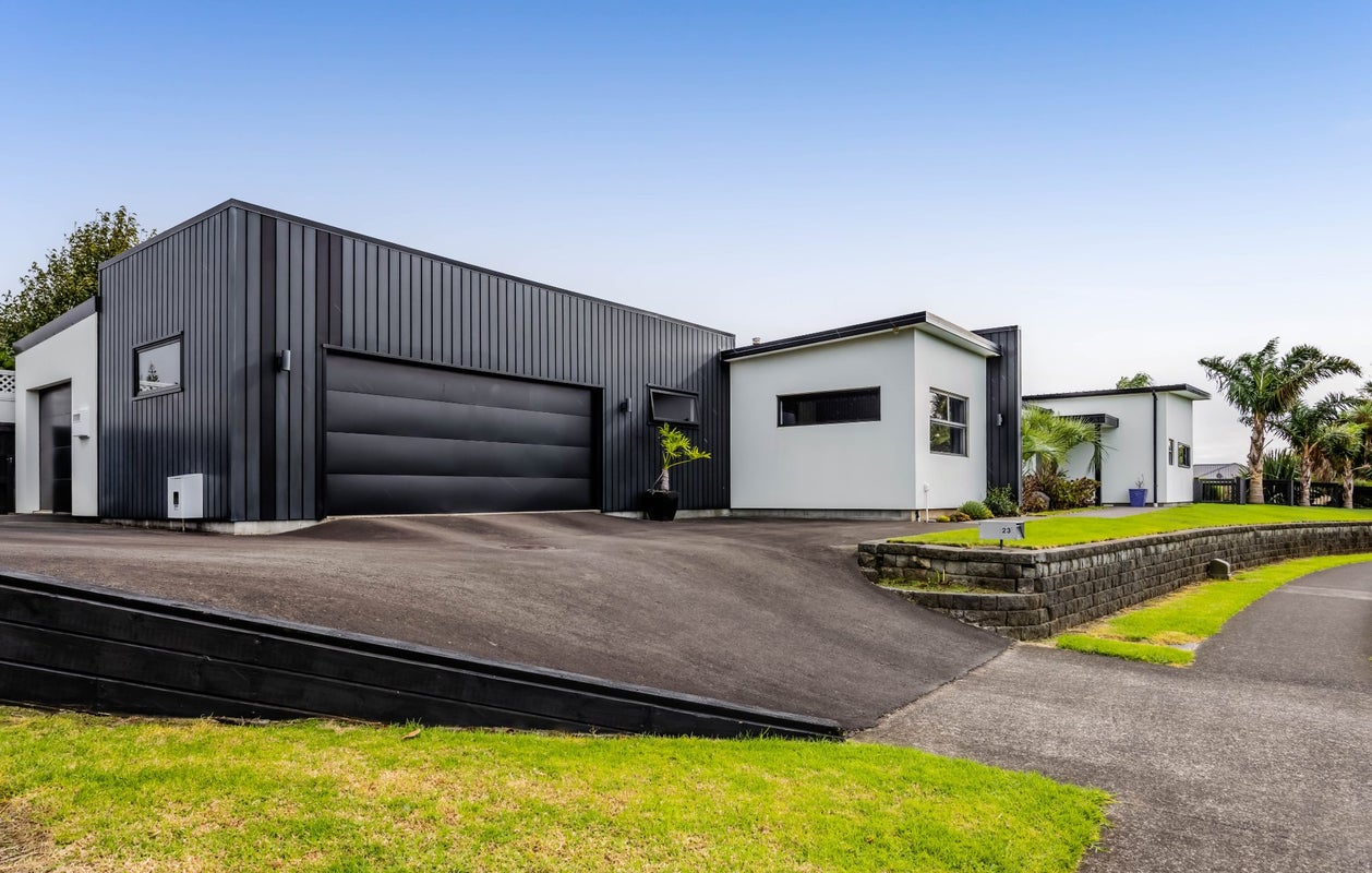 23 Links Drive, Waiwhakaiho, New Plymouth, Taranaki - Carousel 1