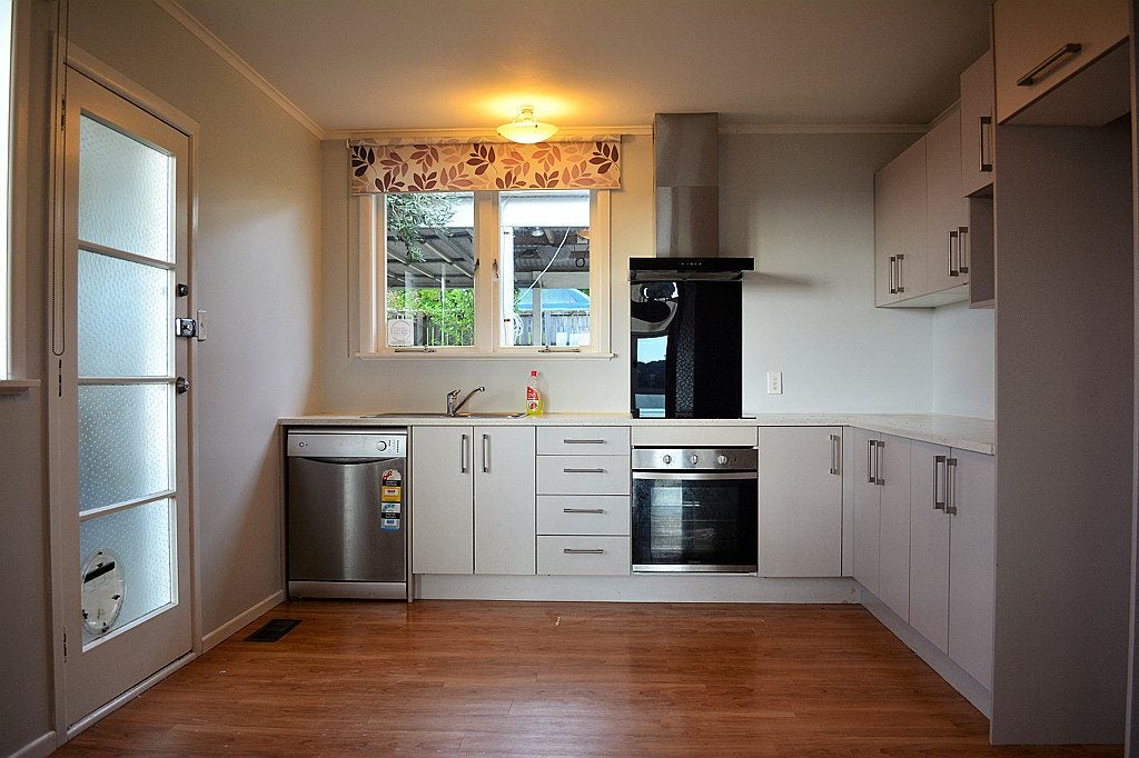 2/8 Mayfield Road, Glenfield, Auckland - Carousel 1