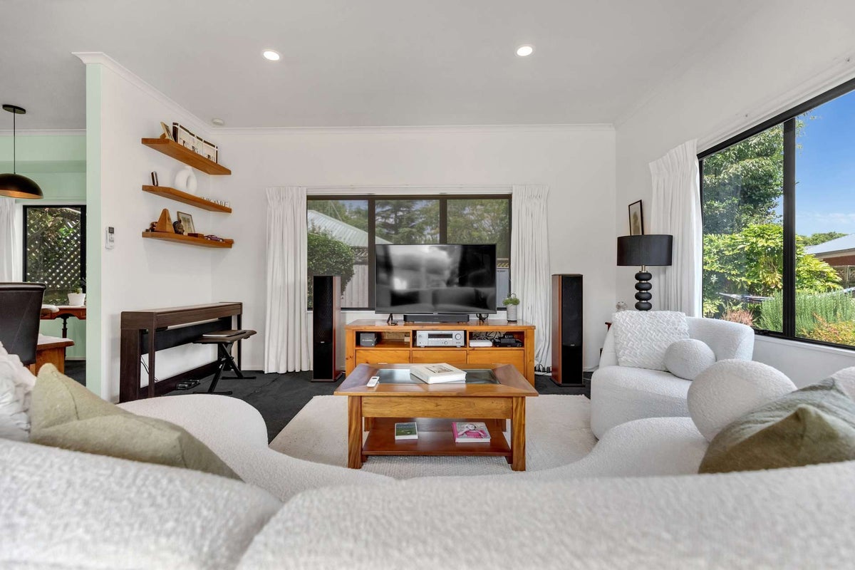 4 MacArthur Mews, Rototuna, Hamilton - Carousel 1