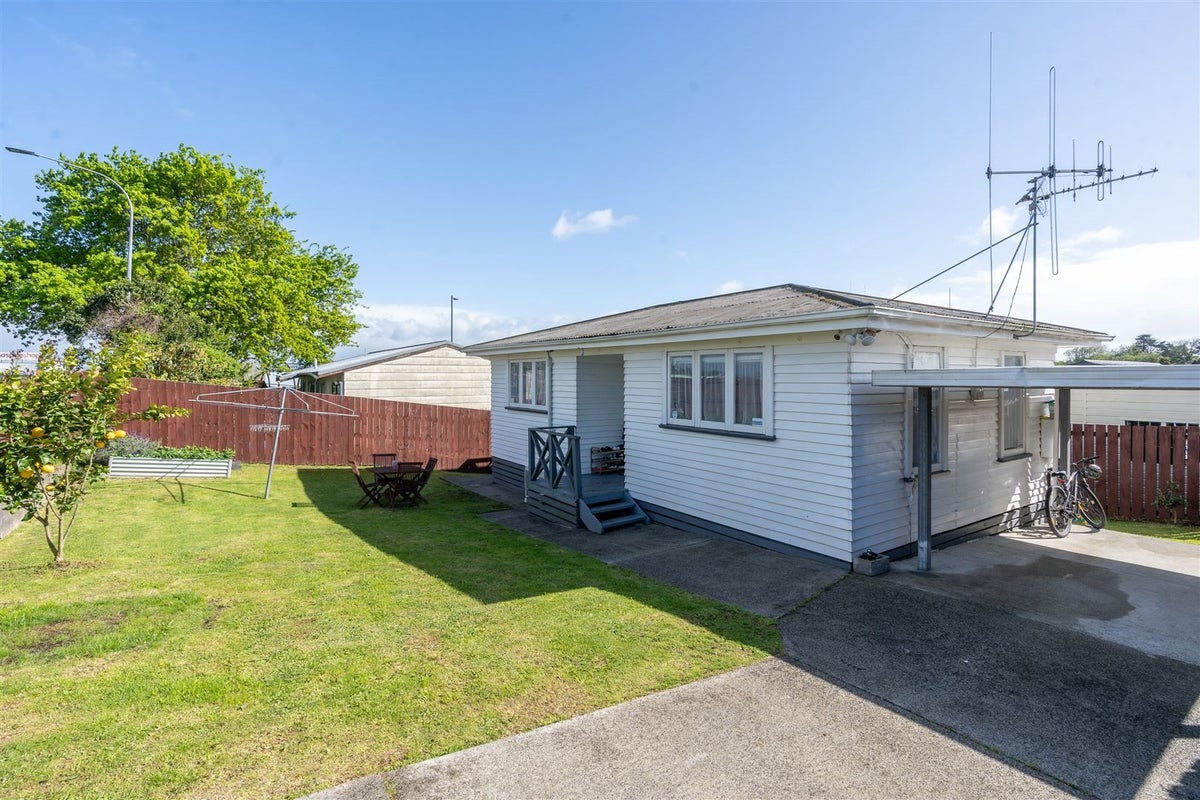 77A Lake Road, Frankton, Hamilton - Carousel 1