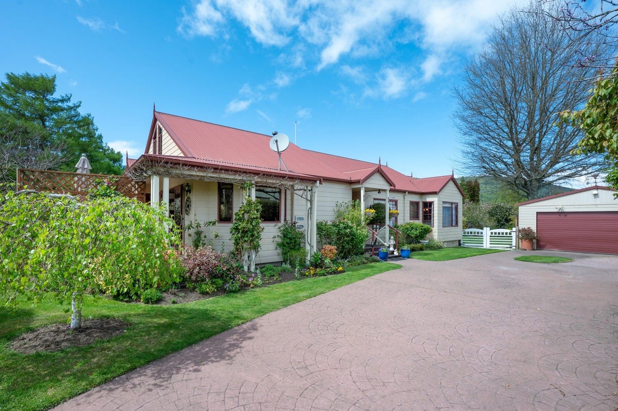19 Gibbs Place, Kinloch, Taupo - Carousel 2