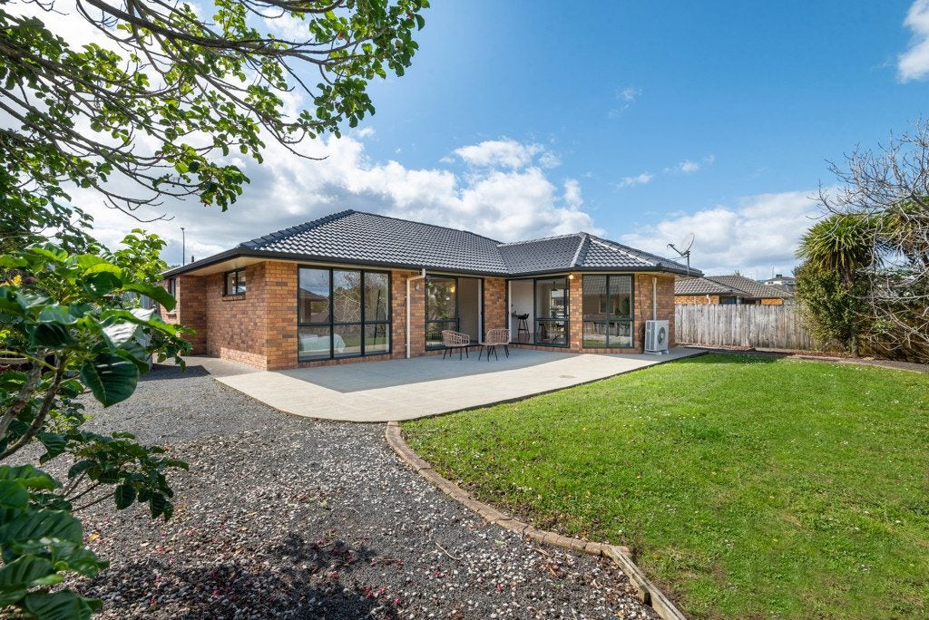 29 Hugh Green Drive, Pinehill, Auckland - Carousel 2