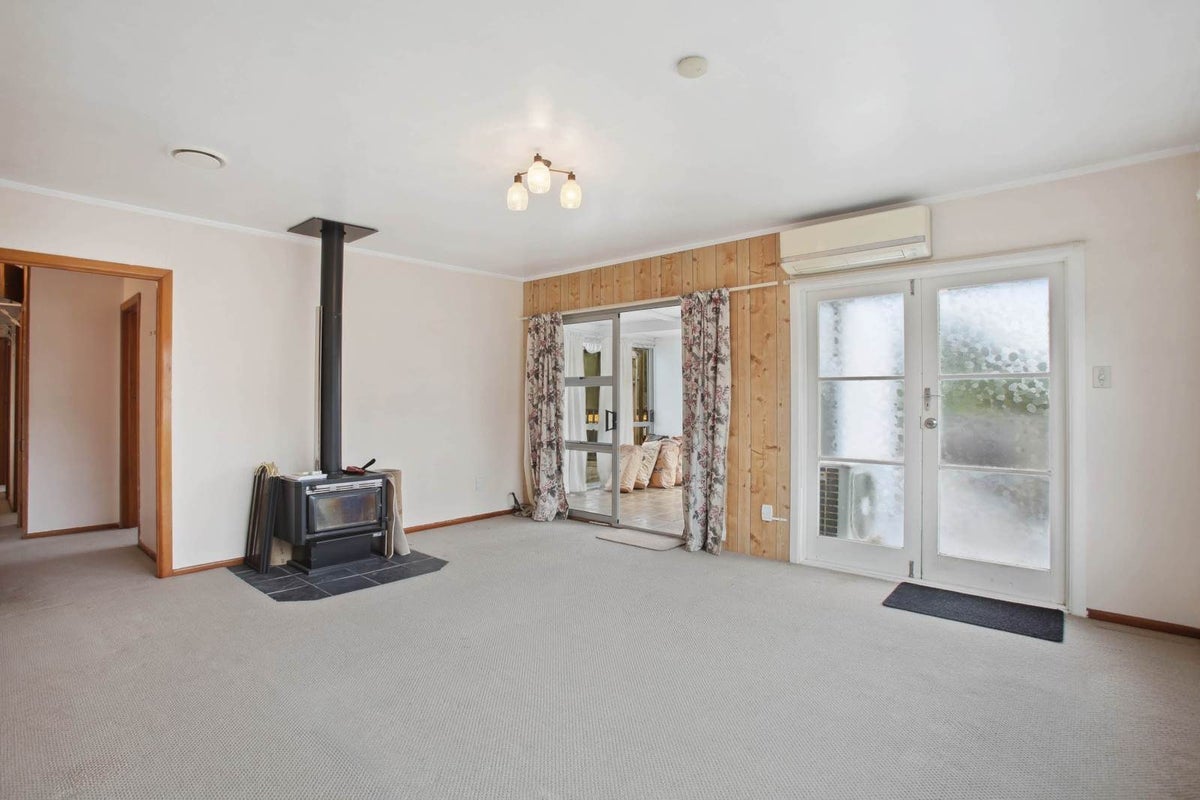 65 Saffron Street, Birkdale, Auckland - Carousel 2