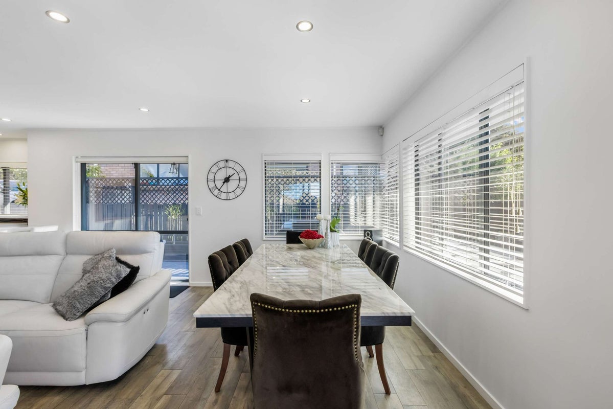 2/100 Gosford Drive, Botany Downs, Auckland - Carousel 10