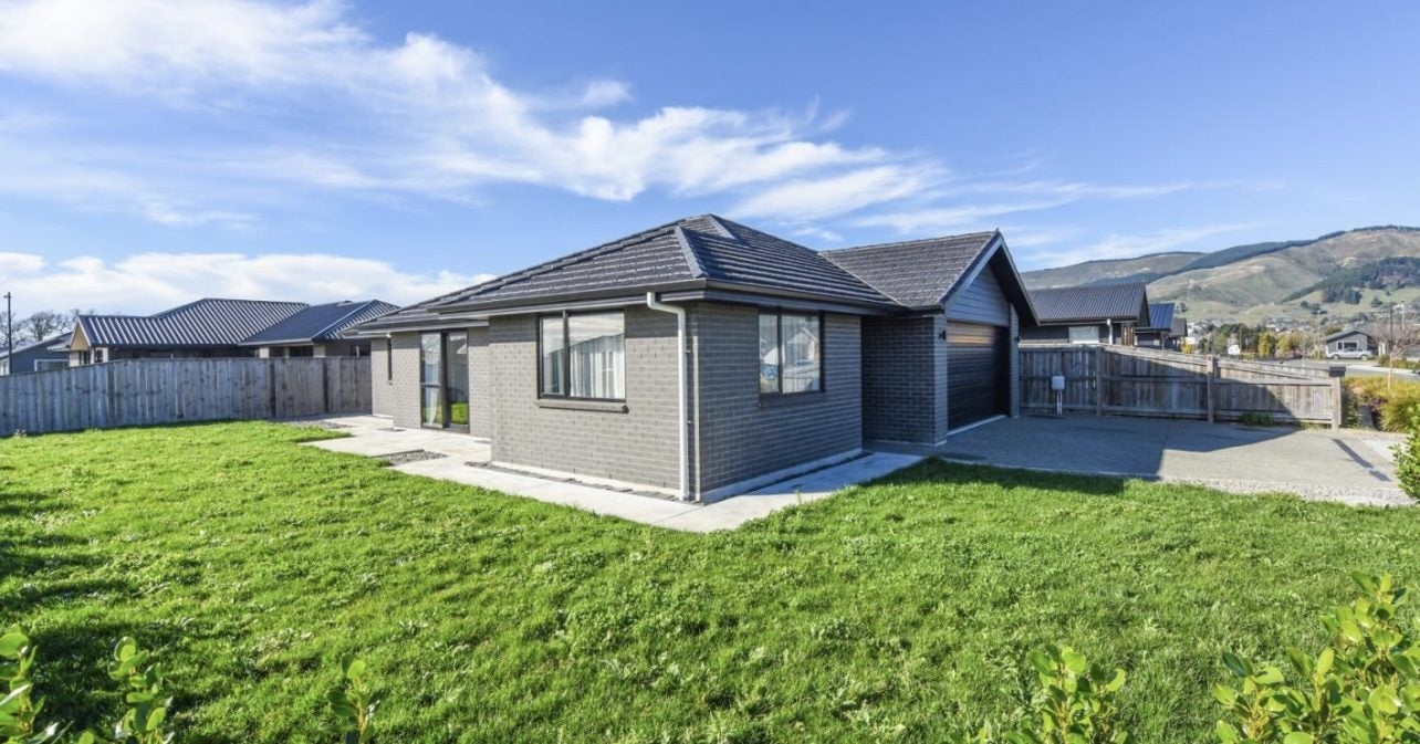 10 Esher Lane, Richmond, Richmond - Carousel 1
