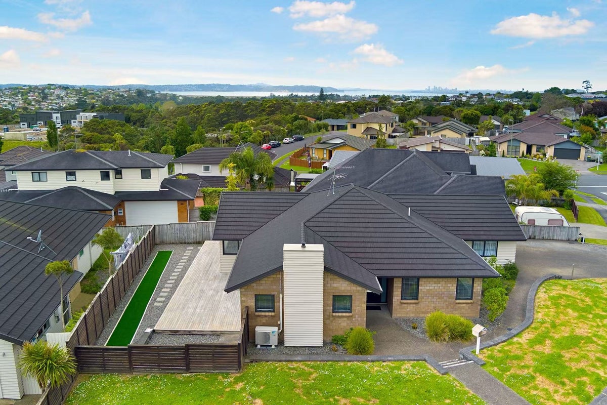 5 McWhirters Farm Lane, Massey, Auckland - Carousel 2