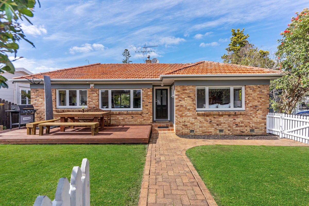 19 Athlone Road, Glendowie, Auckland - Carousel 1