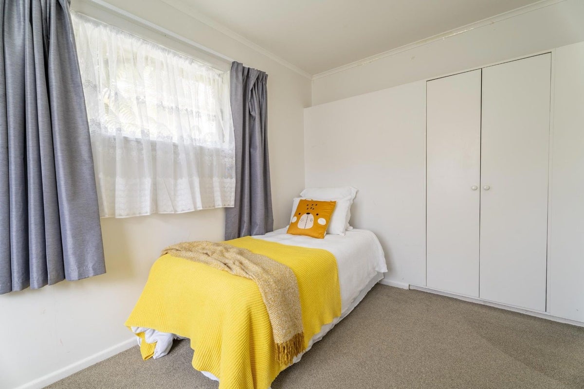 22 Findlay Street, Tawa, Wellington - Carousel 11