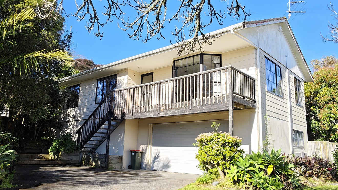 18 Sunward Rise, Glenfield, Auckland - Carousel 1