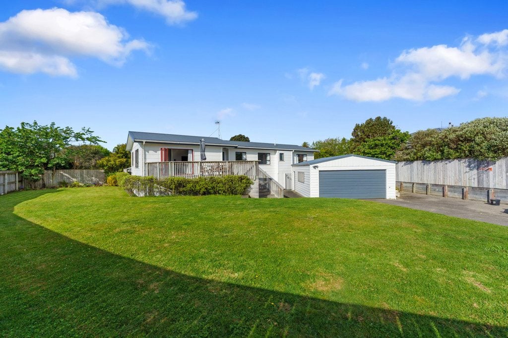 2 Makora Road, Otaihanga, Paraparaumu - Carousel 1