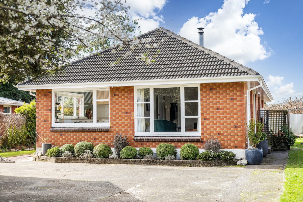 9A Ranfurly Street, Trentham, Upper Hutt - Carousel 1