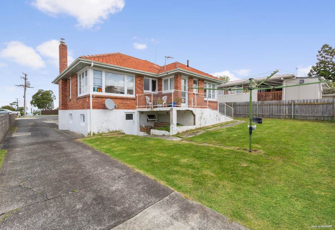 99 Golf Road, New Lynn, Auckland - Carousel 10