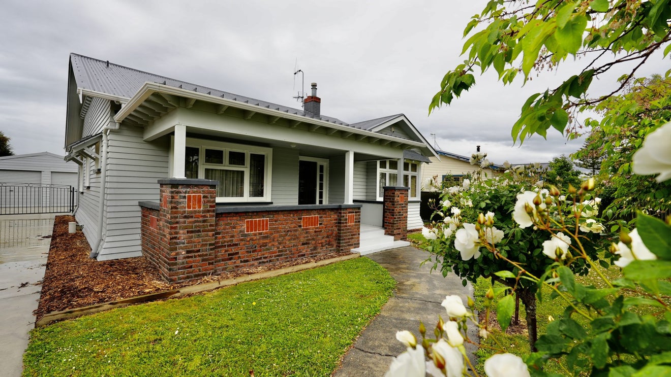 16 Karamu Avenue, Takaro, Palmerston North - Carousel 2
