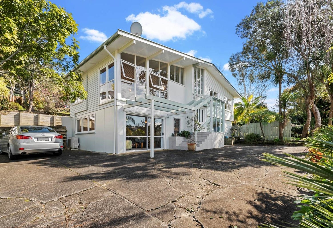 18 Arosa Place, Forrest Hill, Auckland - Carousel 1