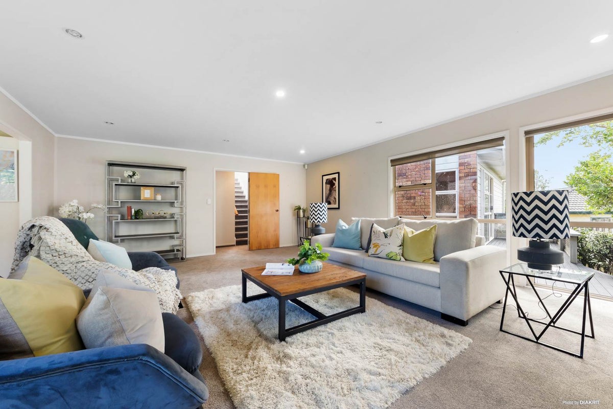 13 Bernleigh Terrace, West Harbour, Auckland - Carousel 2