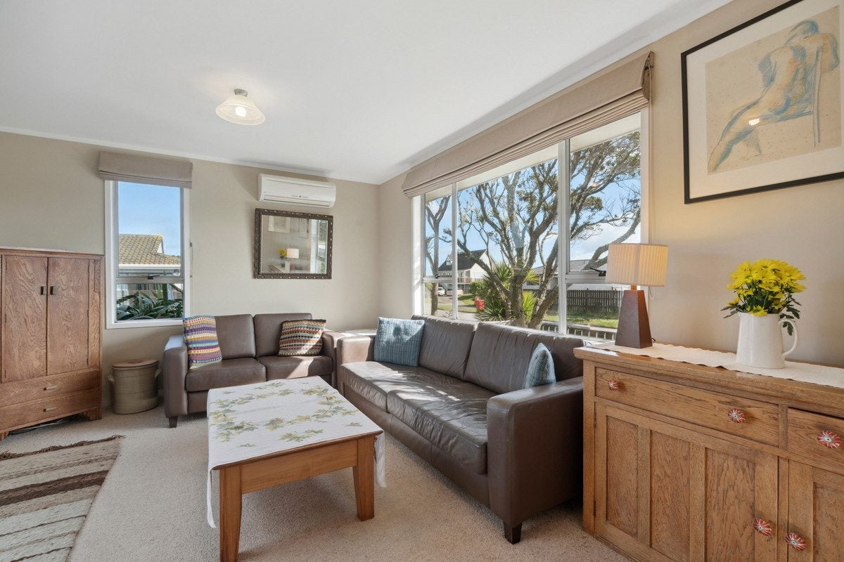 93 Pikarere Street, Titahi Bay, Porirua - Carousel 2