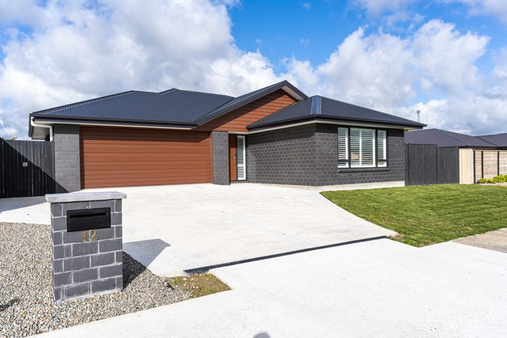 12 Balrickard Way, Milson, Palmerston North - Carousel 1