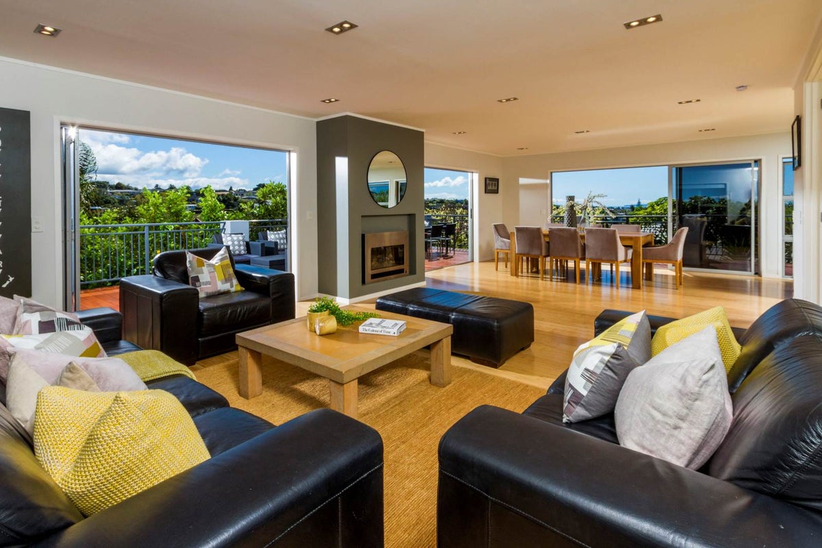 15 Surville Place, Mairangi Bay, Auckland - Carousel 1
