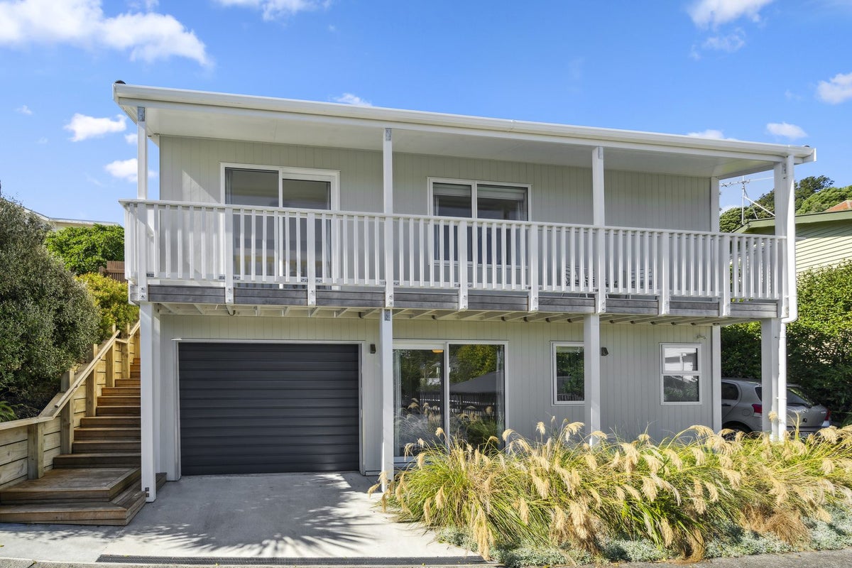 1/49 Totara Road, Miramar, Wellington - Carousel 1