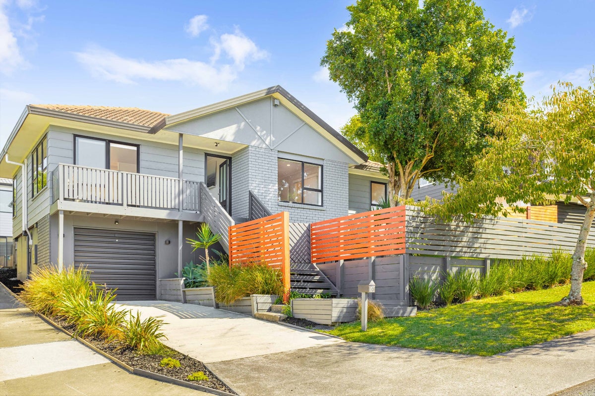 10 Amery Place, West Harbour, Auckland - Carousel 1