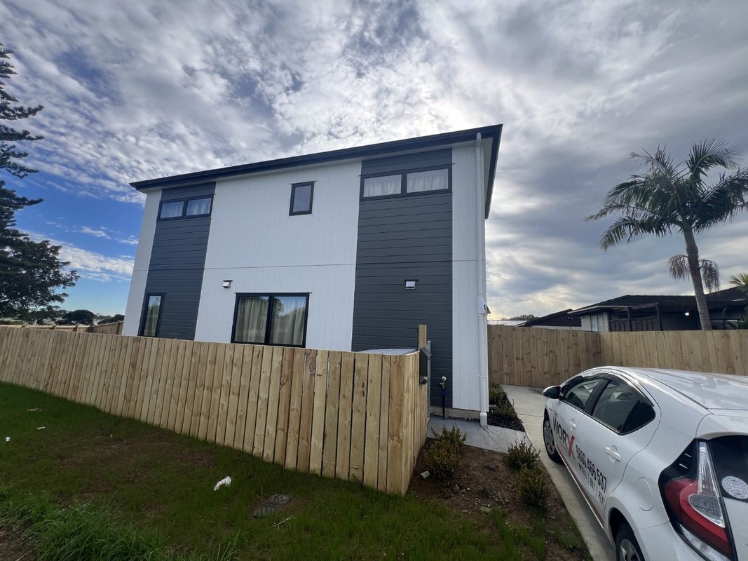 2 Adel Place, Weymouth, Auckland - Carousel 1
