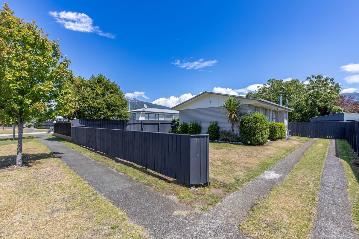 20 Runuku Grove, Turangi - Carousel 2
