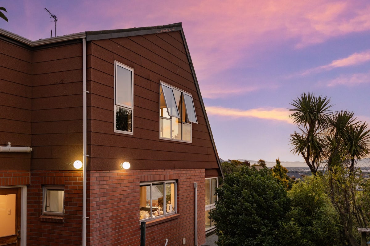 13 Woodside Common, Westmorland, Christchurch - Carousel 2