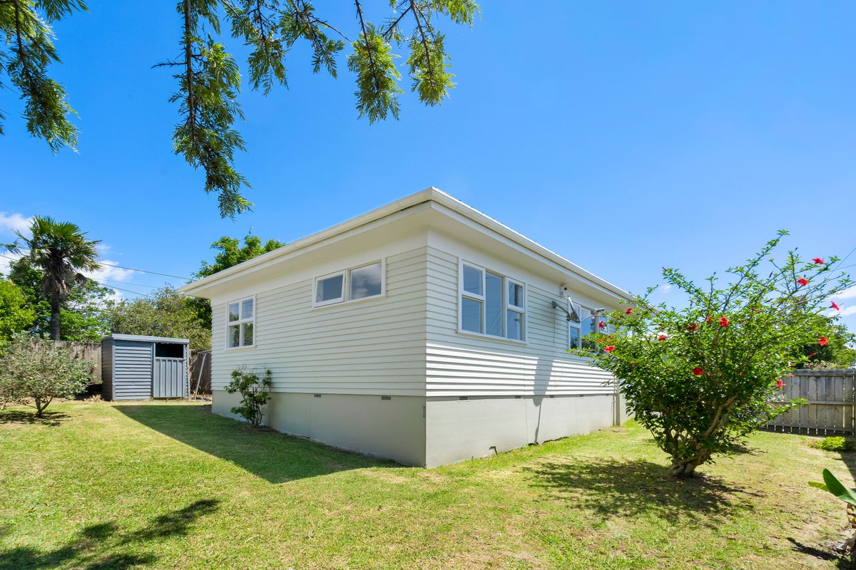1/2 Tiri Tiri Rd, Birkdale, North Shore City - Carousel 1