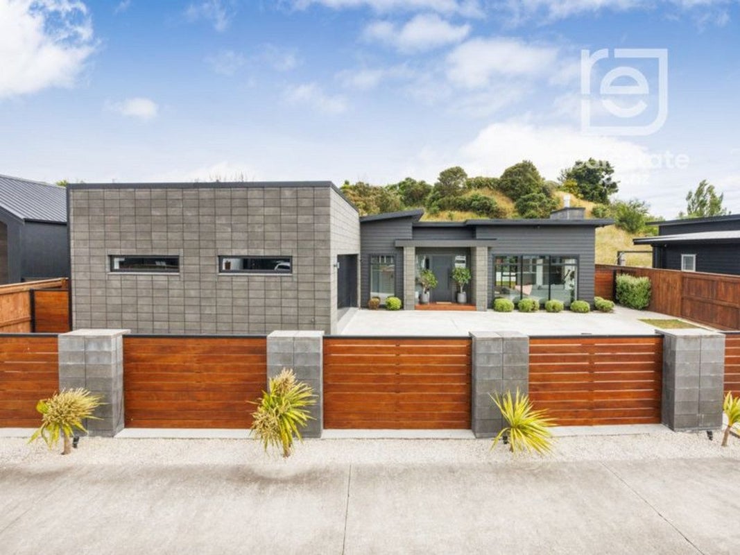 35 Freedom Drive, Kelvin Grove, Palmerston North - Carousel 24