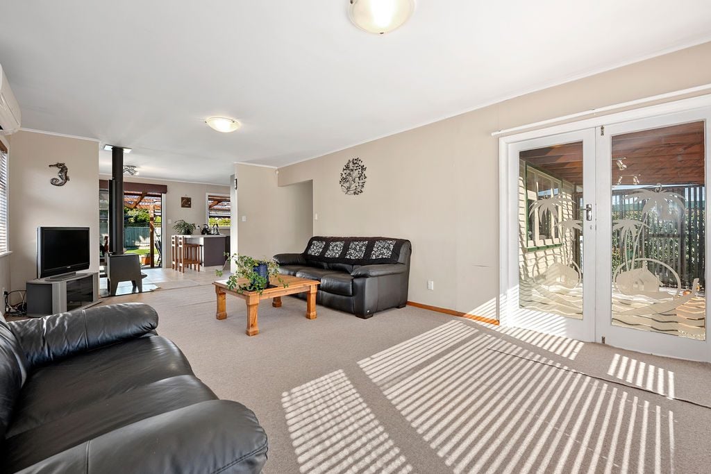 6 Cecil Street, Clouston Park, Upper Hutt - Carousel 2