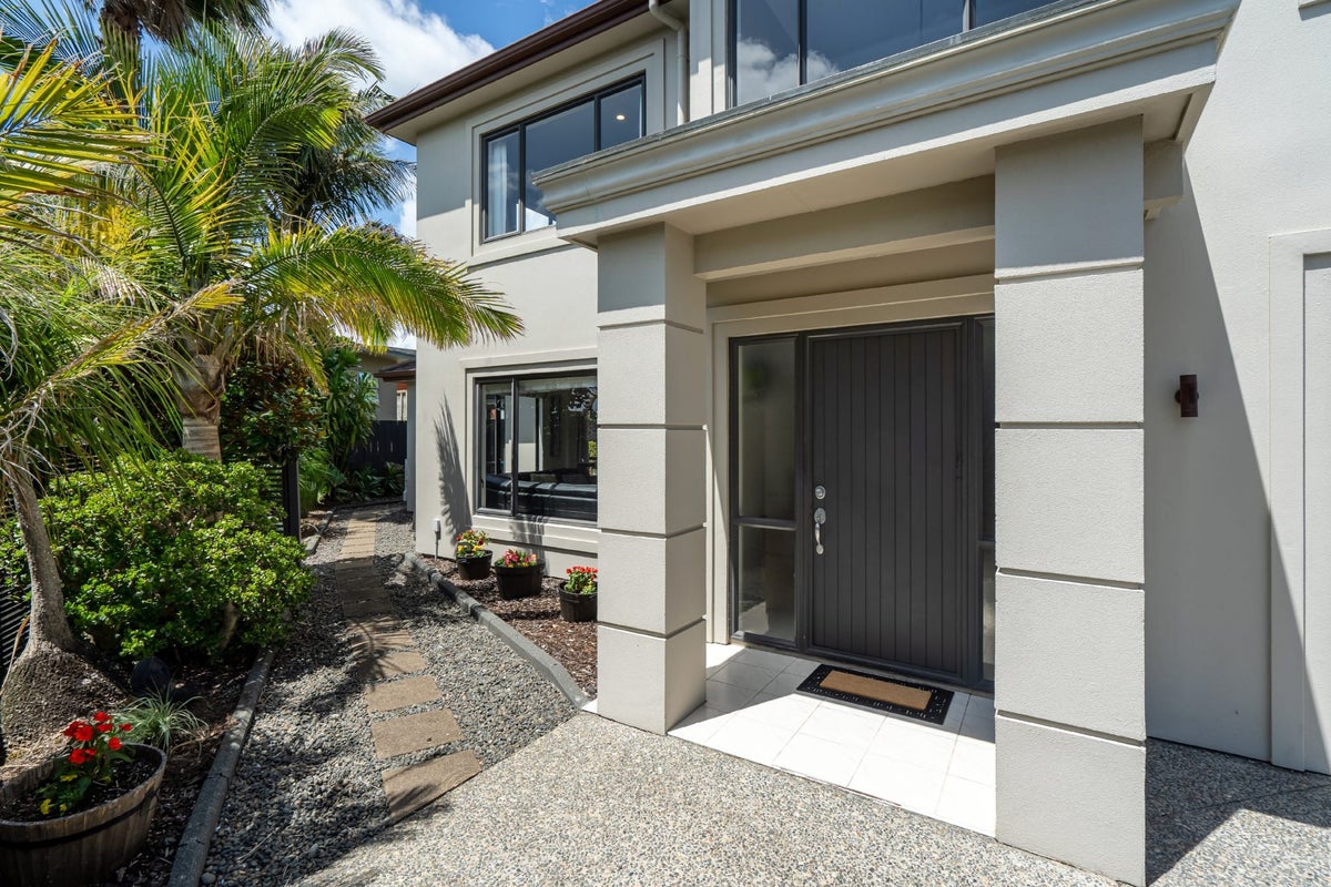 8A Lupetti Rise, West Harbour, Auckland - Carousel 1