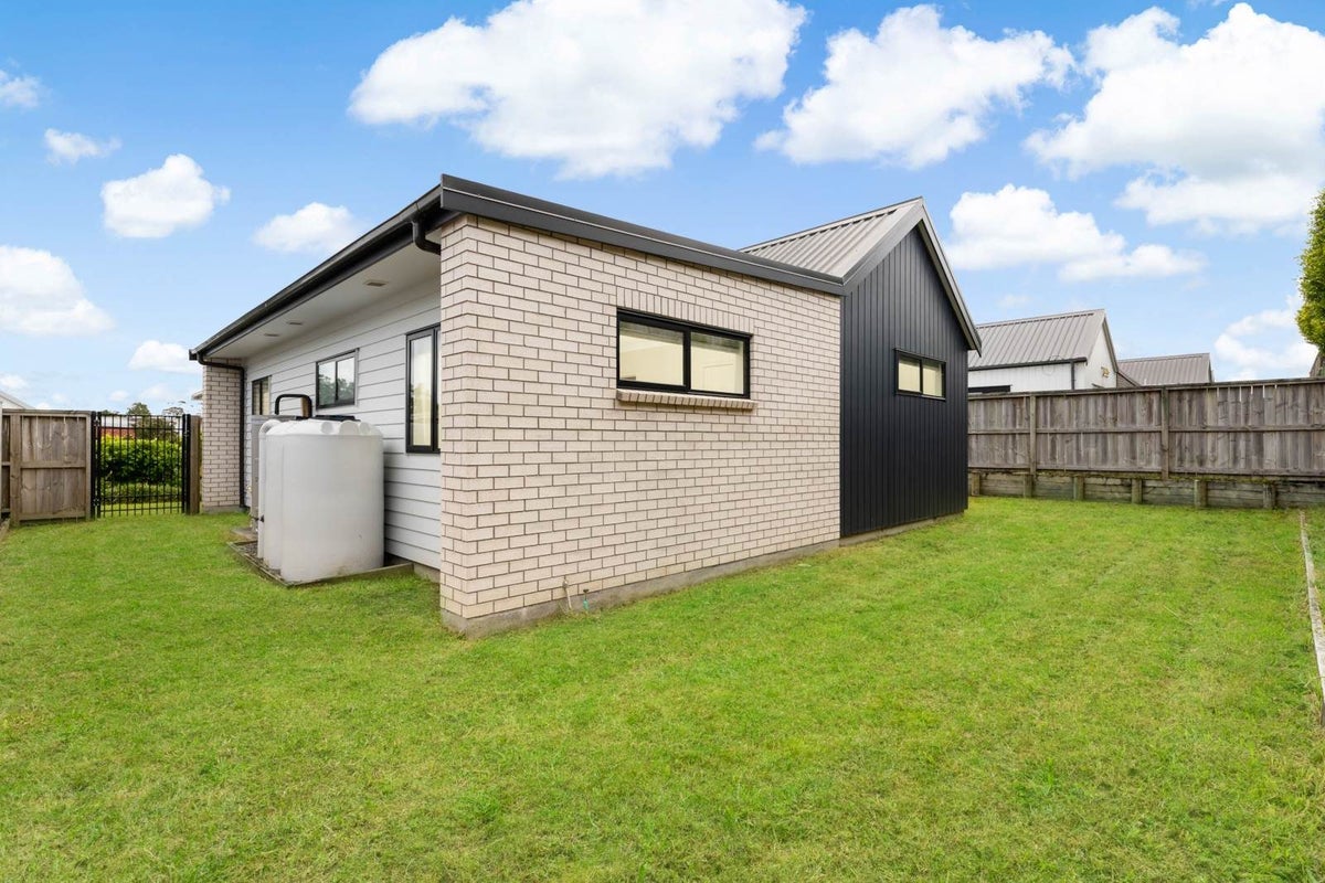 102 Whenuapai Drive, Whenuapai, Auckland - Carousel 24