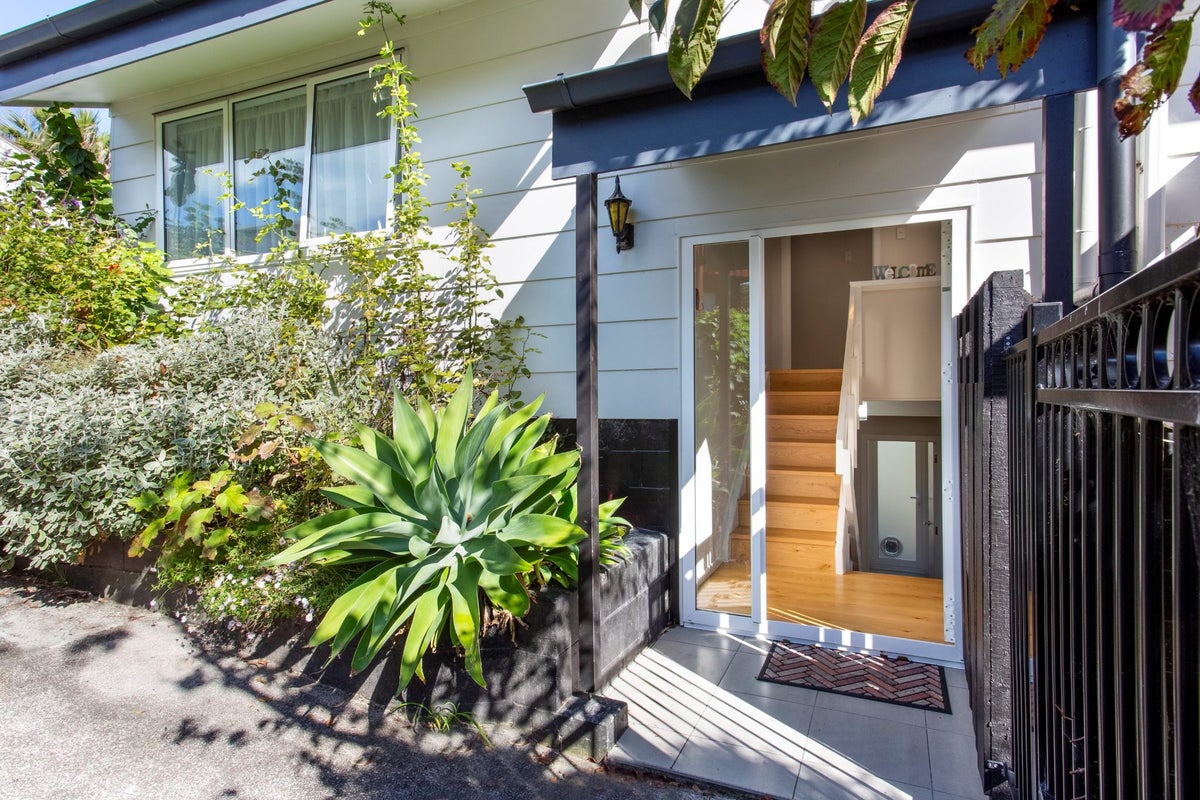 2/162 Deep Creek Road, Torbay, Auckland - Carousel 2