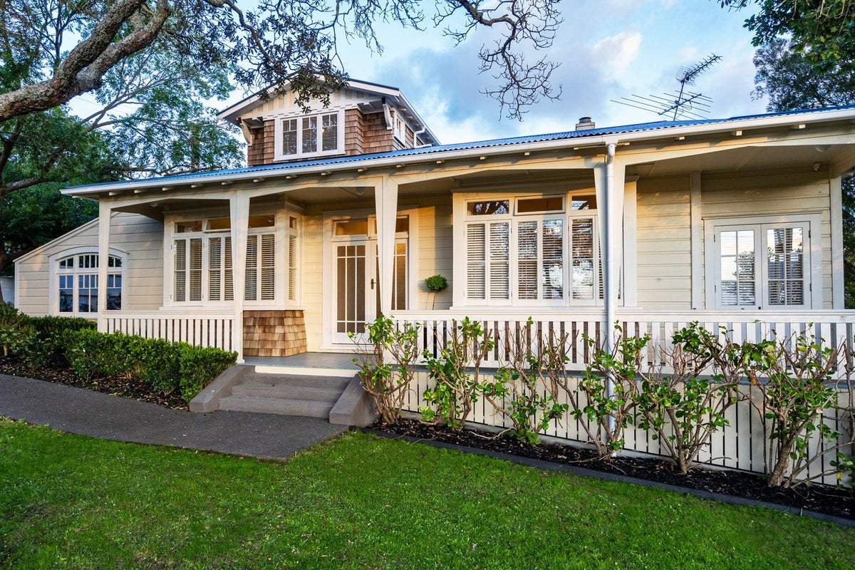8 Bank Street, Mount Eden, Auckland - Carousel 1