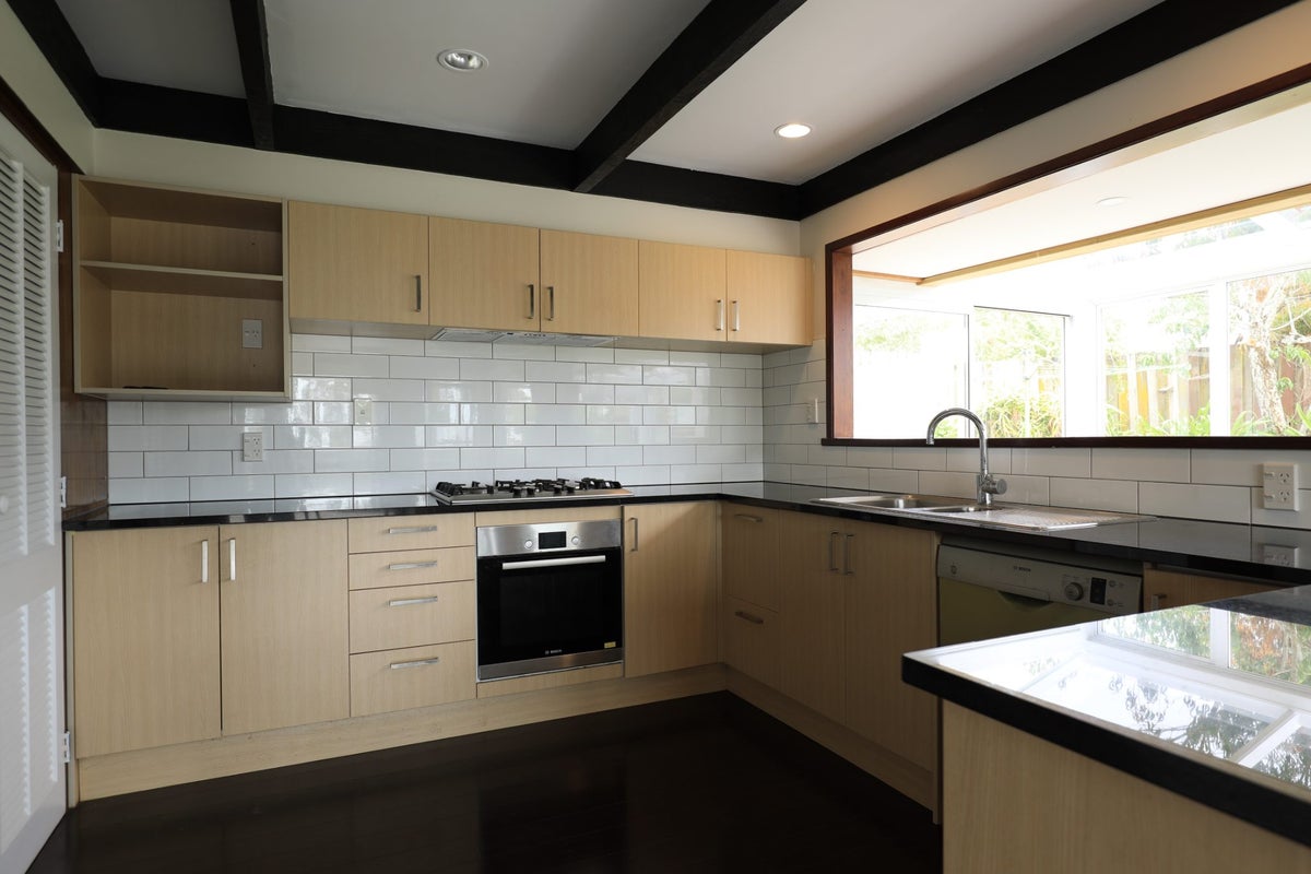 118 Glenmore Road, Sunnyhills, Auckland - Carousel 2
