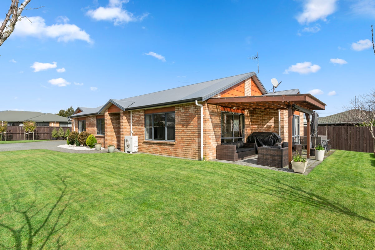 22B Dickens Street, Owhata, Rotorua - Carousel 1