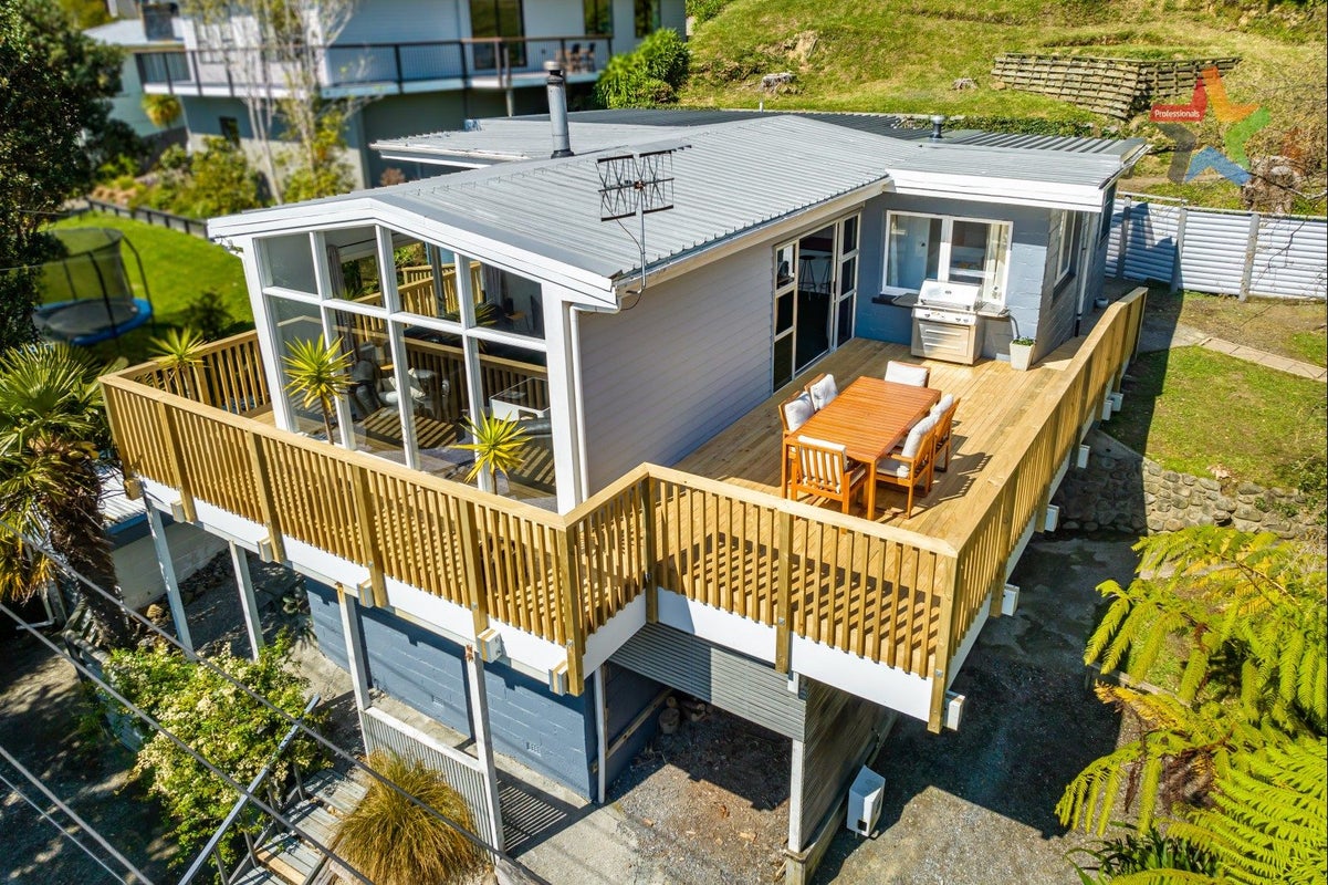 27 Foster Crescent, Belmont, Lower Hutt - Carousel 1