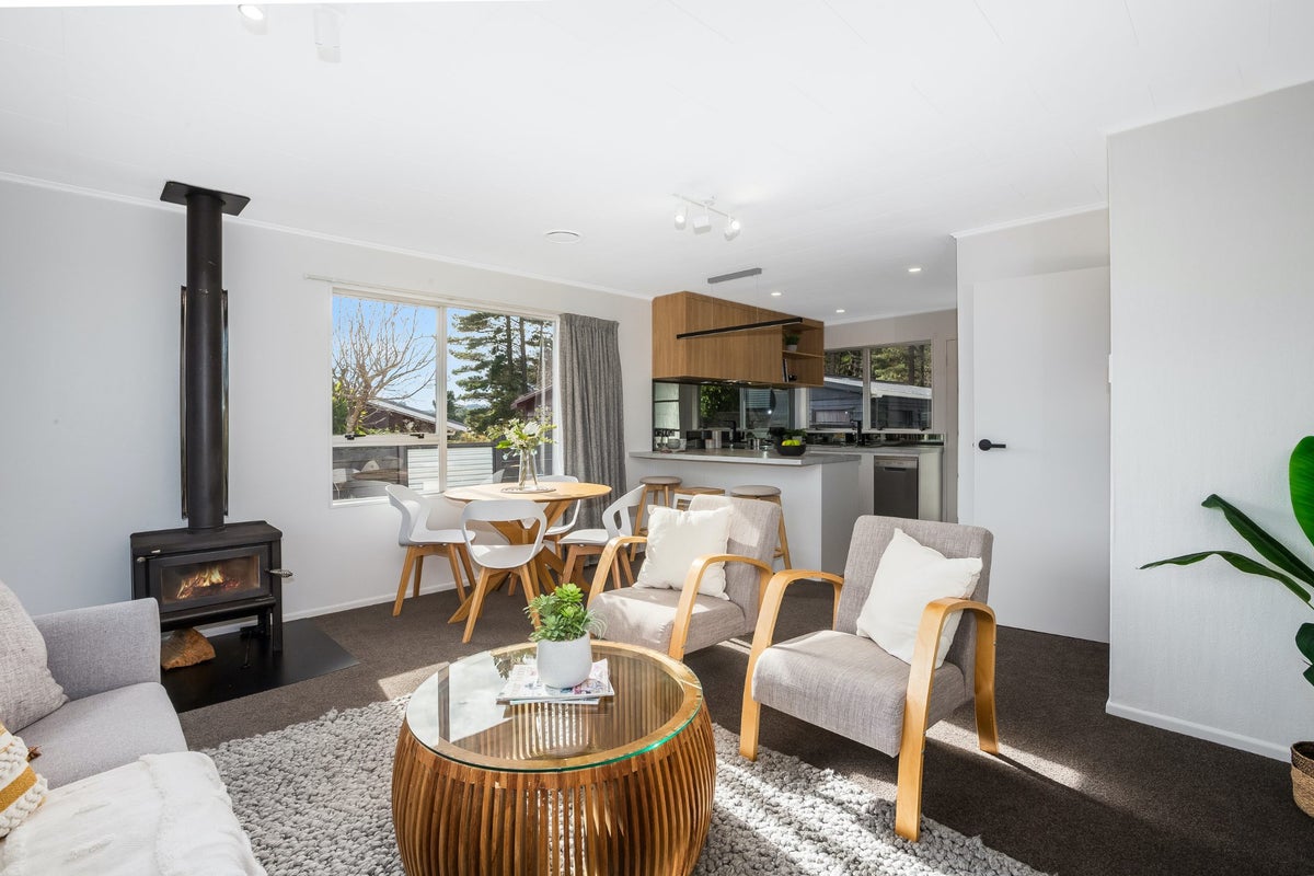 18B Apple Terrace, Ranui, Porirua - Carousel 1