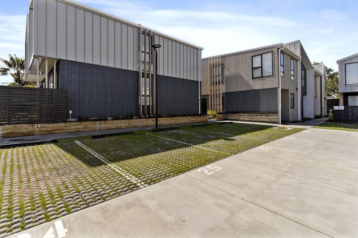 25/82 East Coast Road, Milford, Auckland - Carousel 14