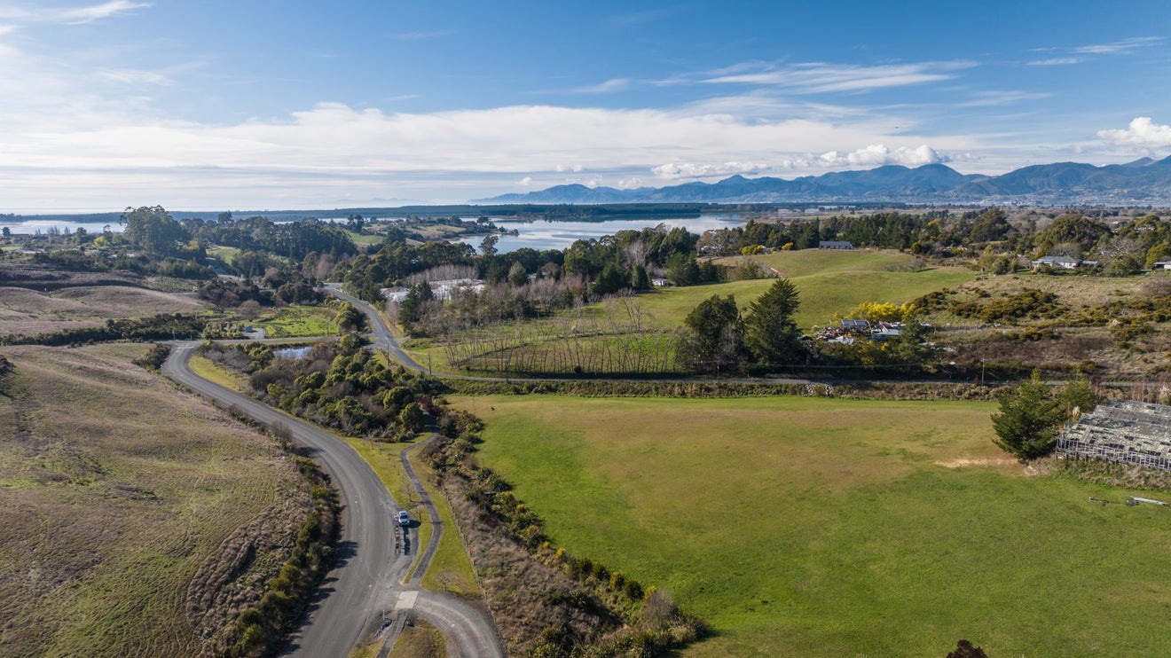 43 Redvale Road, Redwood Valley - Carousel 1